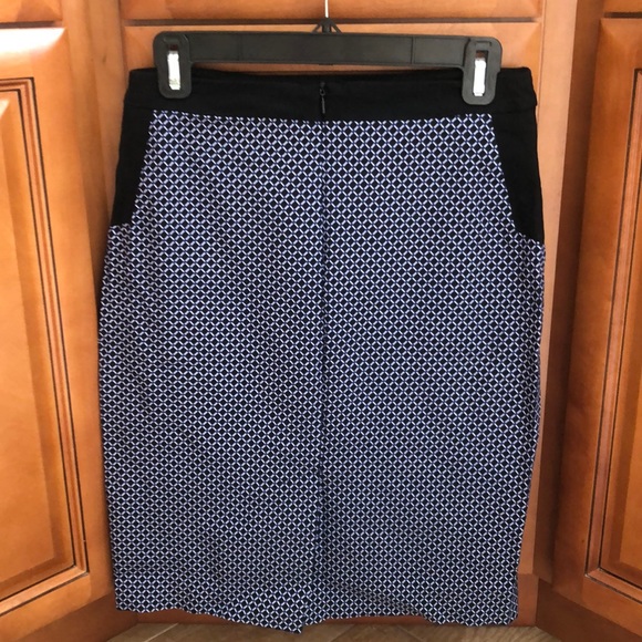 ⭐️ Margaret M Navy and White Pencil Skirt - Picture 3 of 5